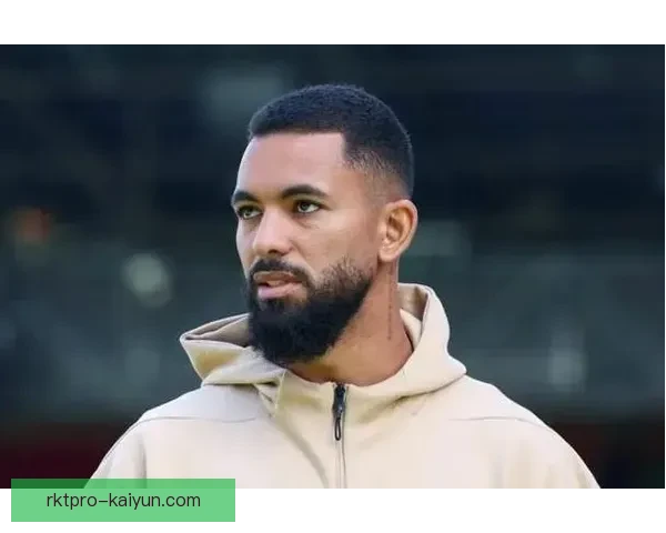 道格拉斯·路易斯在英超赛季中表现突出，持续成为球队中场核心力量